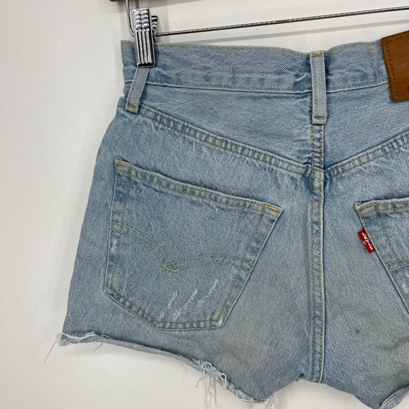 Levi's 501‎ 90's Denim Shorts Women's Size 24 Blue Distressed Light Wash - Picture 9 of 16